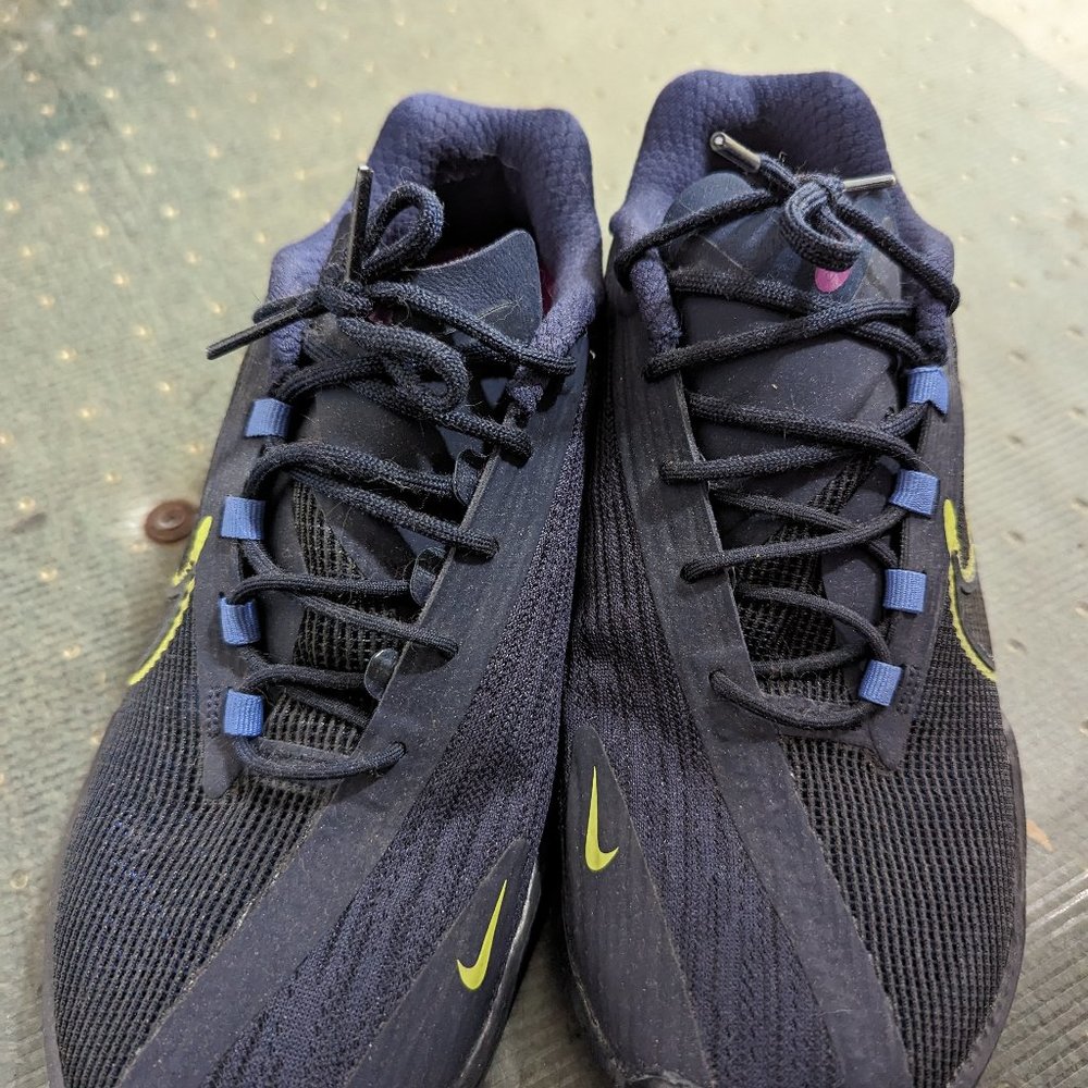 Navy and Violet Nike Metcon Sneakers 7.5 - Picture 4 of 6